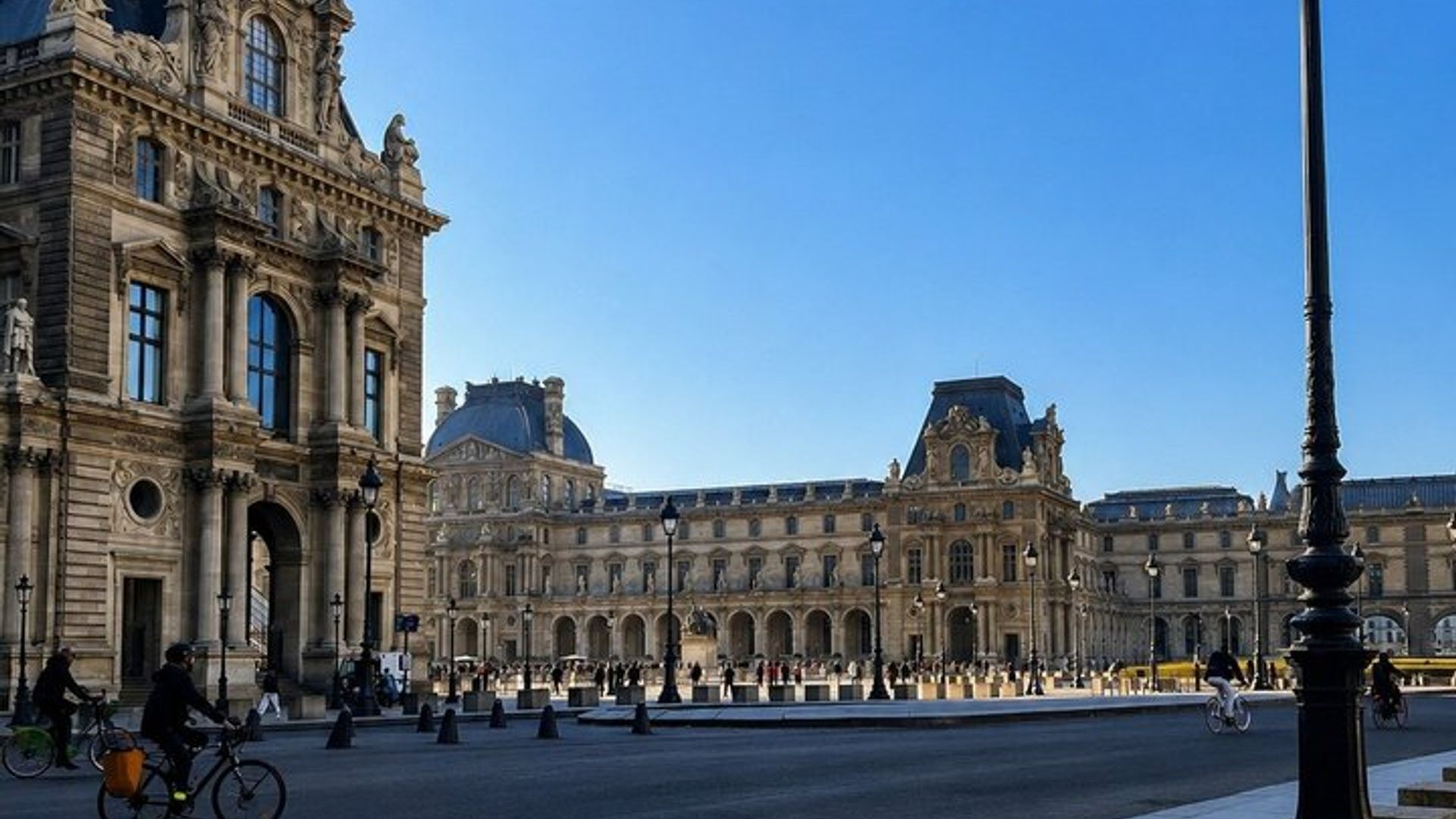 Paris: Louvre and Musee d'Orsay Private Skip-the-Line Tour