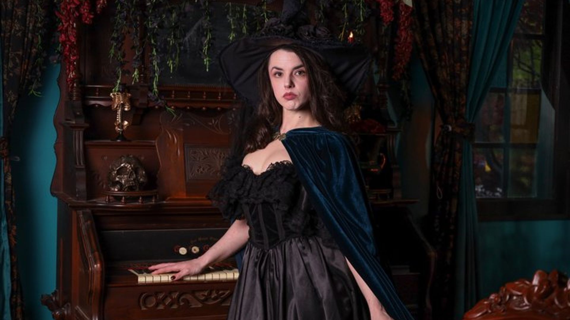 Olde Salem Village Witch Photo Shoot