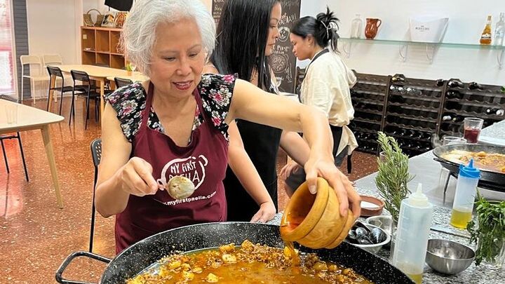 Valencia Seafood Paella Cooking Class With Sangria and Market