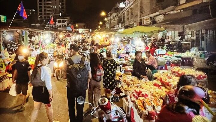 Phnom Penh: Small-Group Food Tour by Tuk-Tuk With 20 Tastings