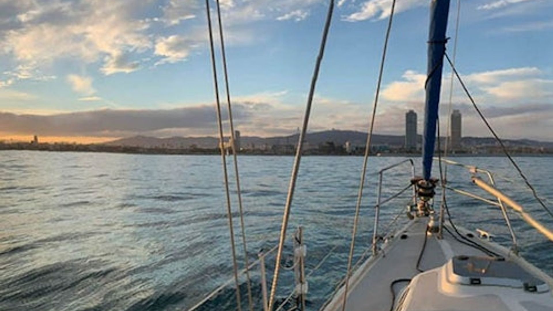Barcelona: 2 Hour Boat Trip + Drinks