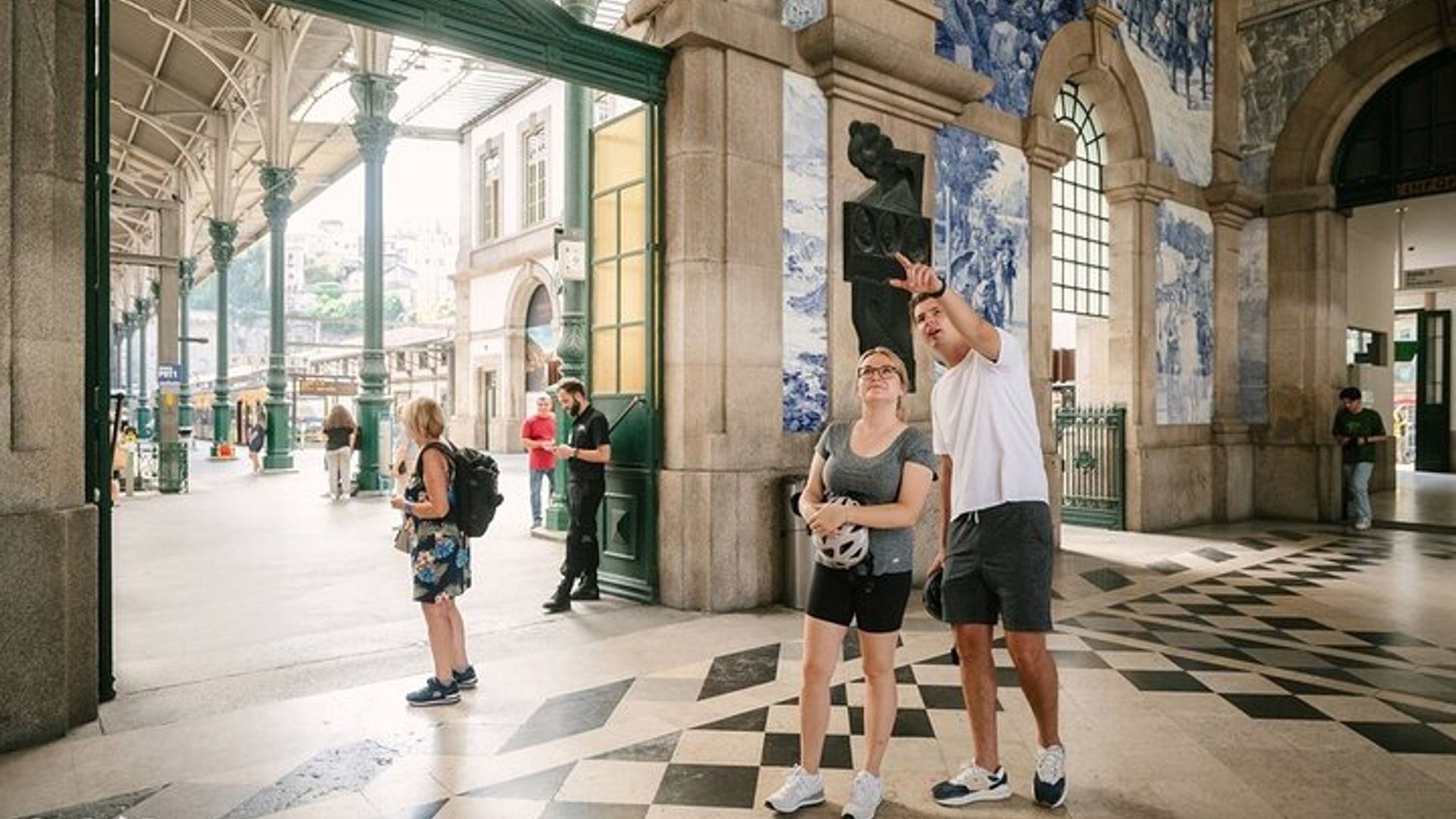 Visite en vélo électrique des points forts de Porto en petit groupe