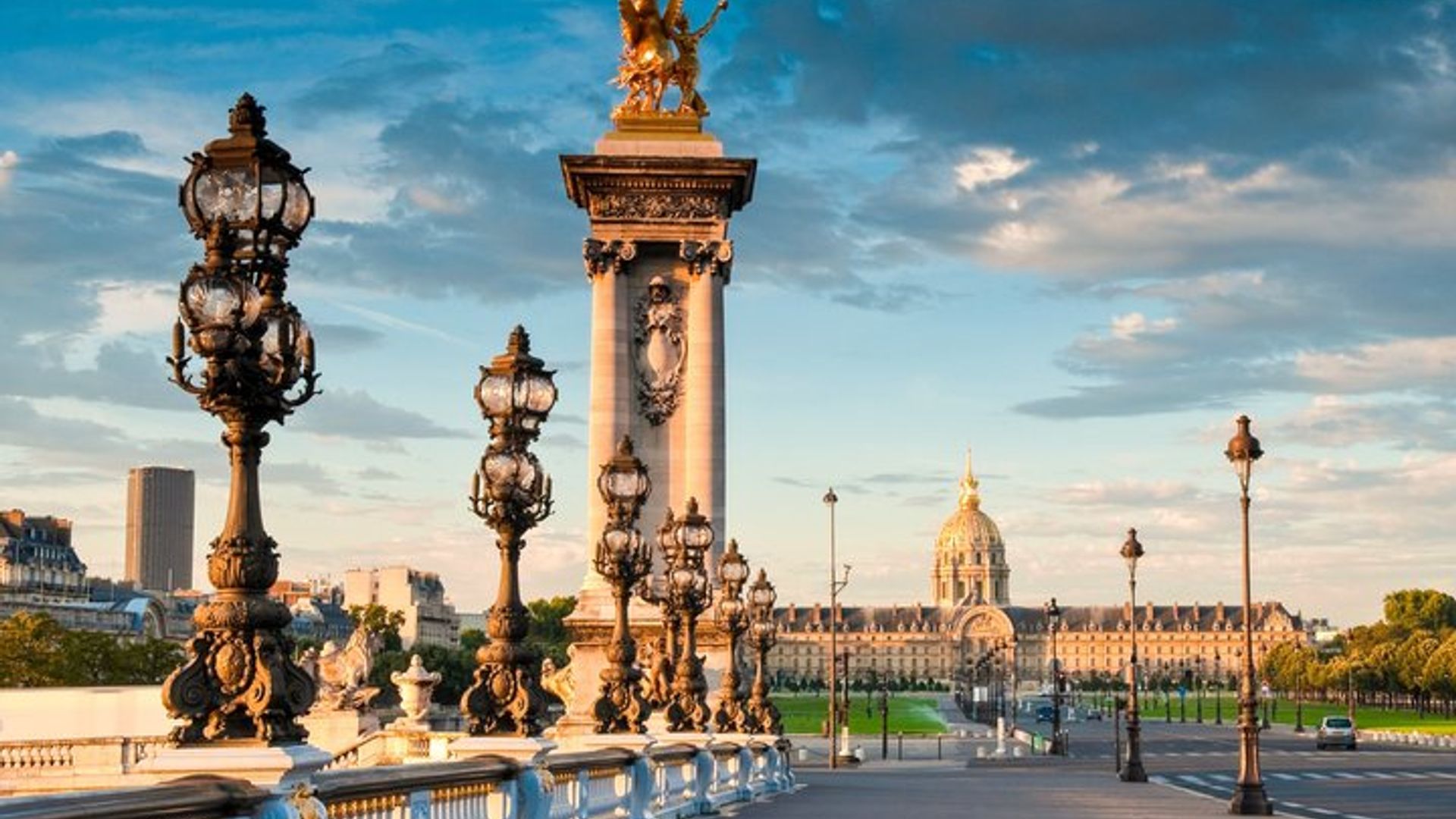 Paris Highlights Guided Tour from Le Havre & Packed Lunch