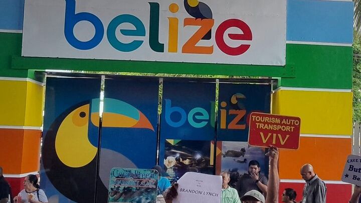 Belize City: Cave Kayaking and Zipline Combo Tour