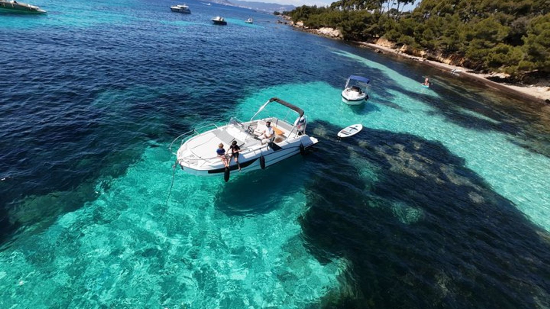 Descubre las islas de Lérins y la bahía de Cannes en barco privado
