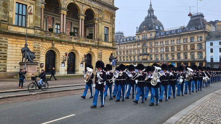 Copenhagen Highlights Small-Group Walking Tour with Nyhaven