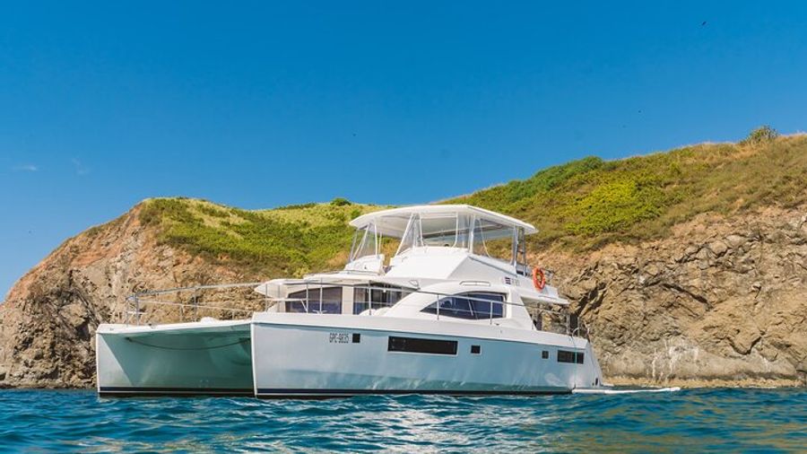 Playa Flamingo Yacht Charter with Meal, Snacks, and Snorkeling