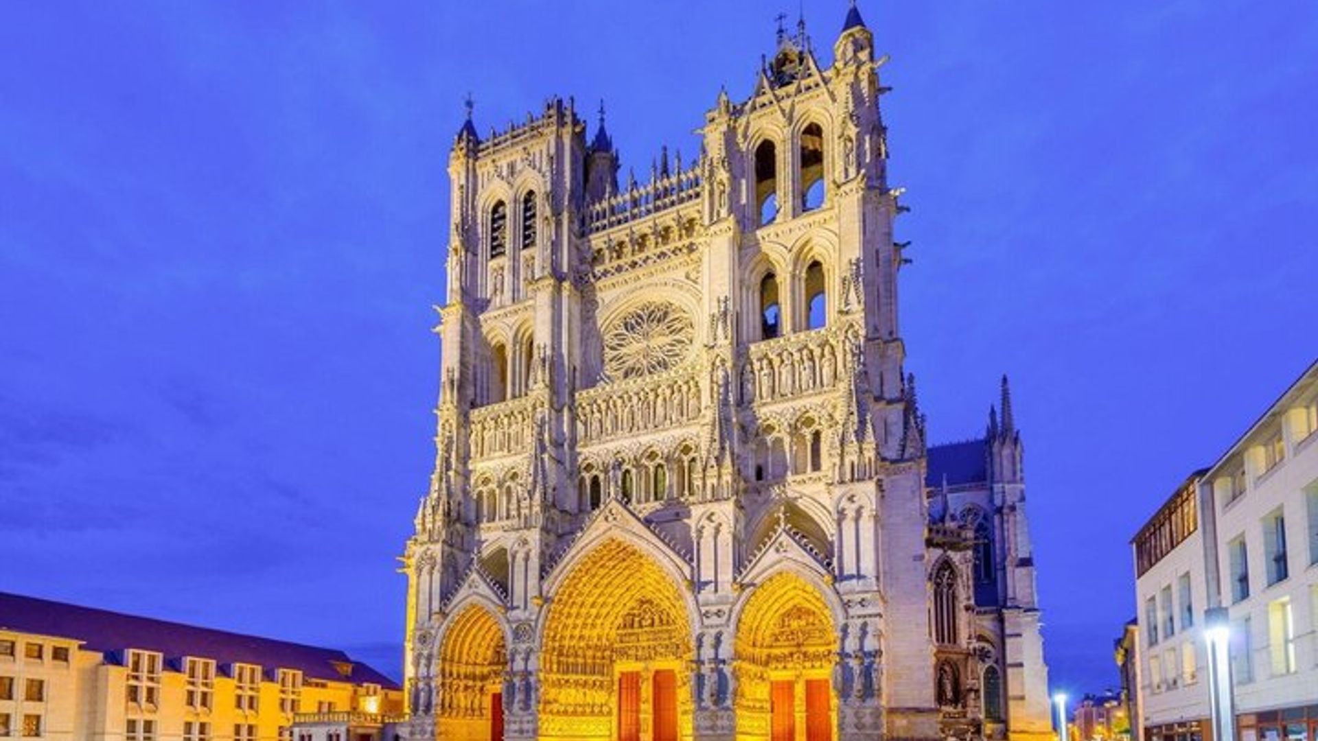 Paseo por la ciudad de Amiens con audioguía en 7 idiomas en tu teléfono