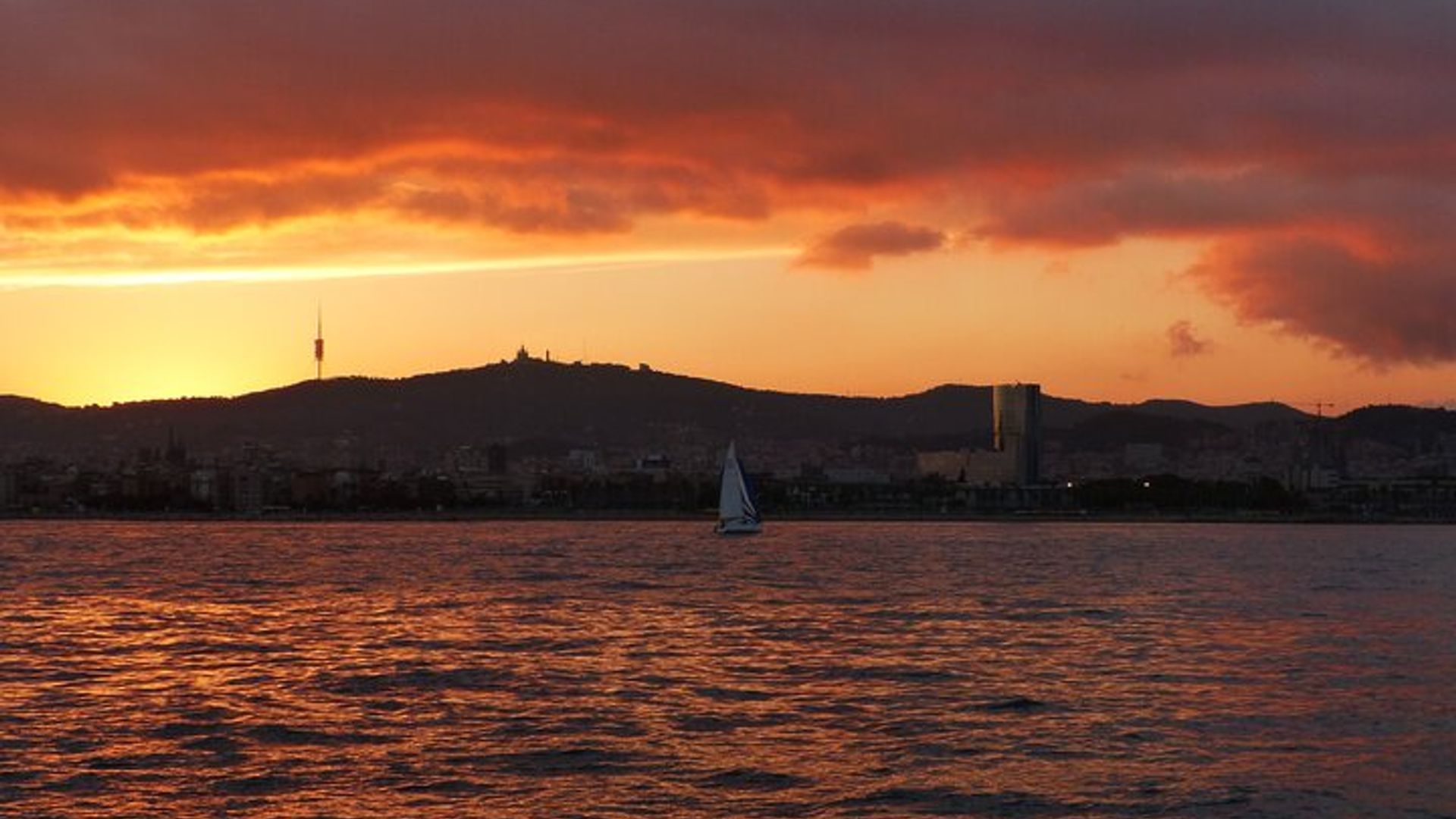 Barcelona Small-Group Sunset Sailing Cruise