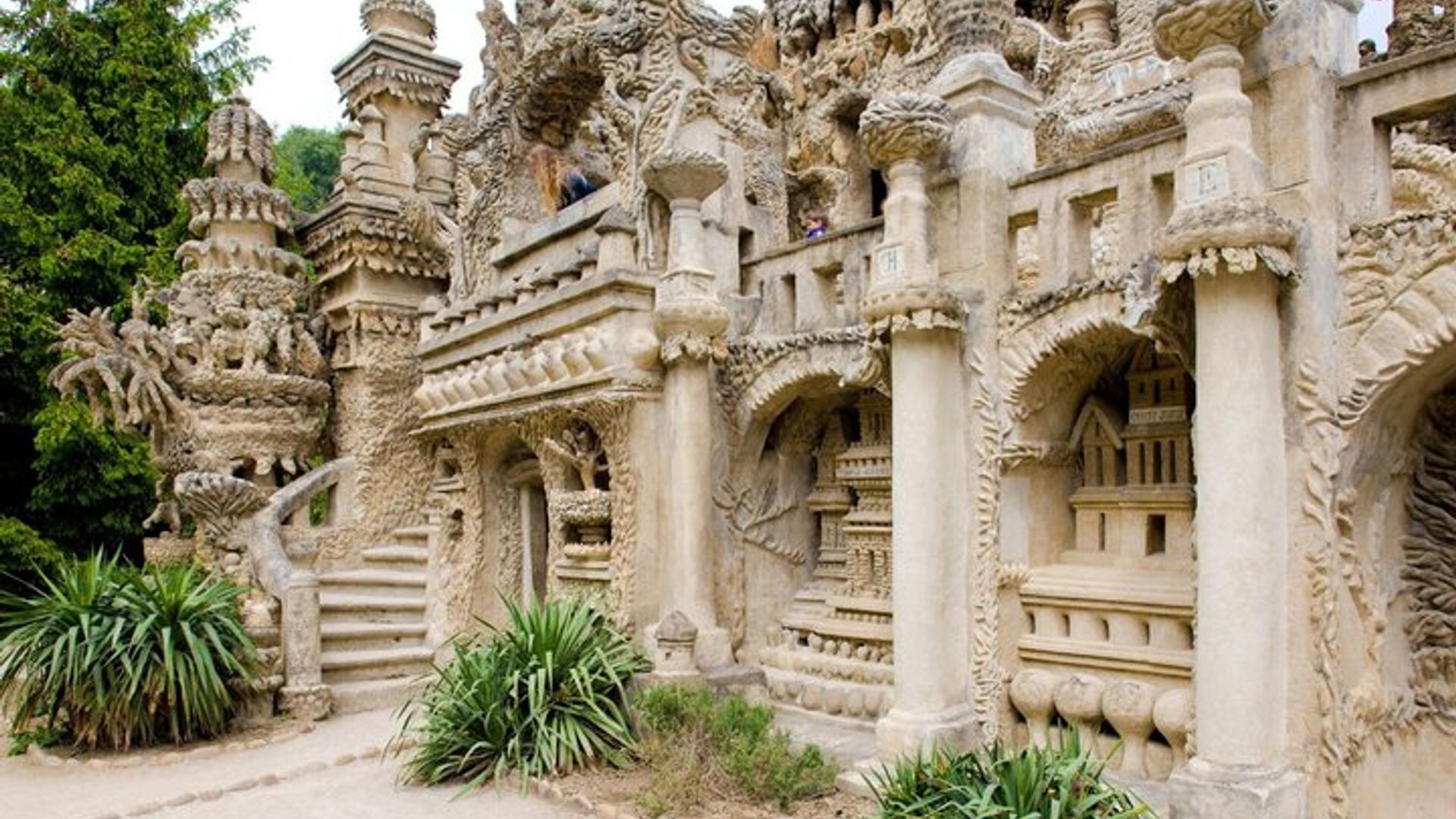 Palais Idéal du Facteur Cheval Lyon Private Guided Car Tour