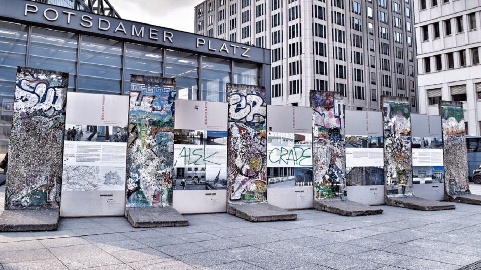 Berlin Wall walking tour from Checkpoint Charlie to Brandenburg Gate