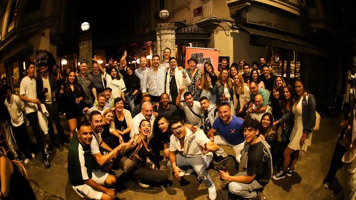 Istanbul Pub Crawl With Party Bus & Rooftop Party