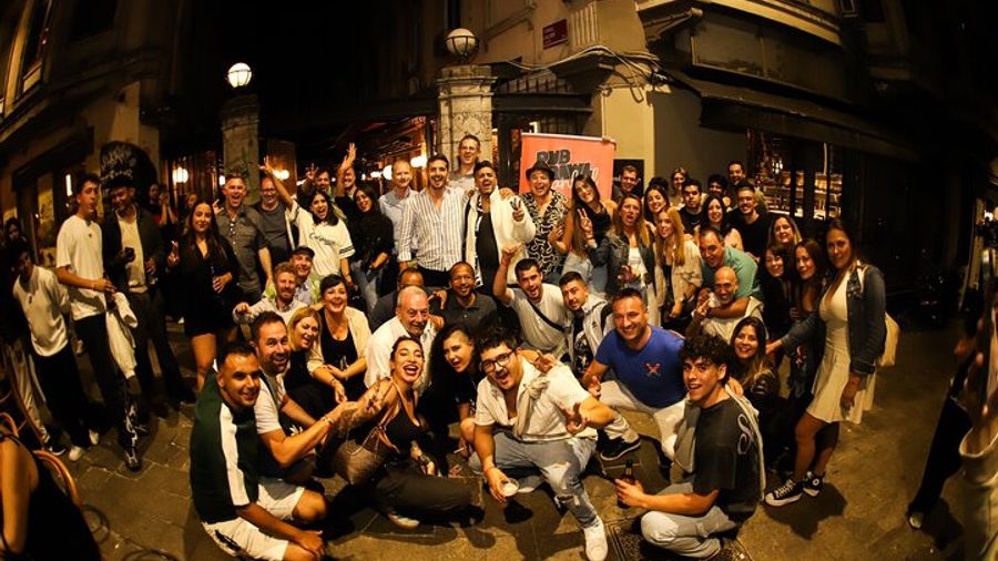 Istanbul Pub Crawl With Party Bus & Rooftop Party