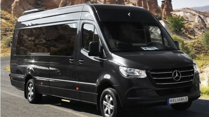 Liberia Airport to Tamarindo Private Round-Trip Van Transfer