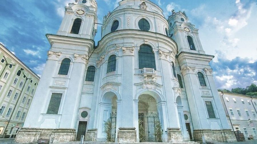 Salzburg Old Town Walking Tour: Mozart and Mirabell Gardens