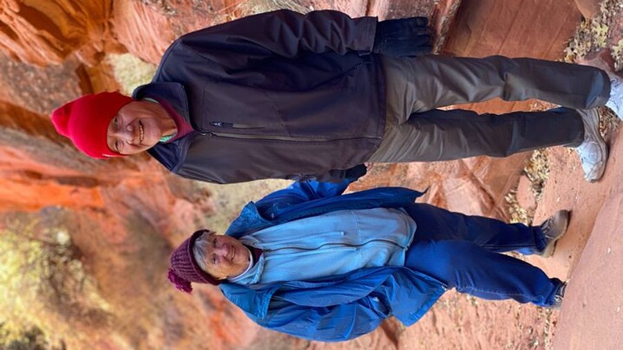 Kanab: Small-Group Peek-A-Boo Hiking Tour