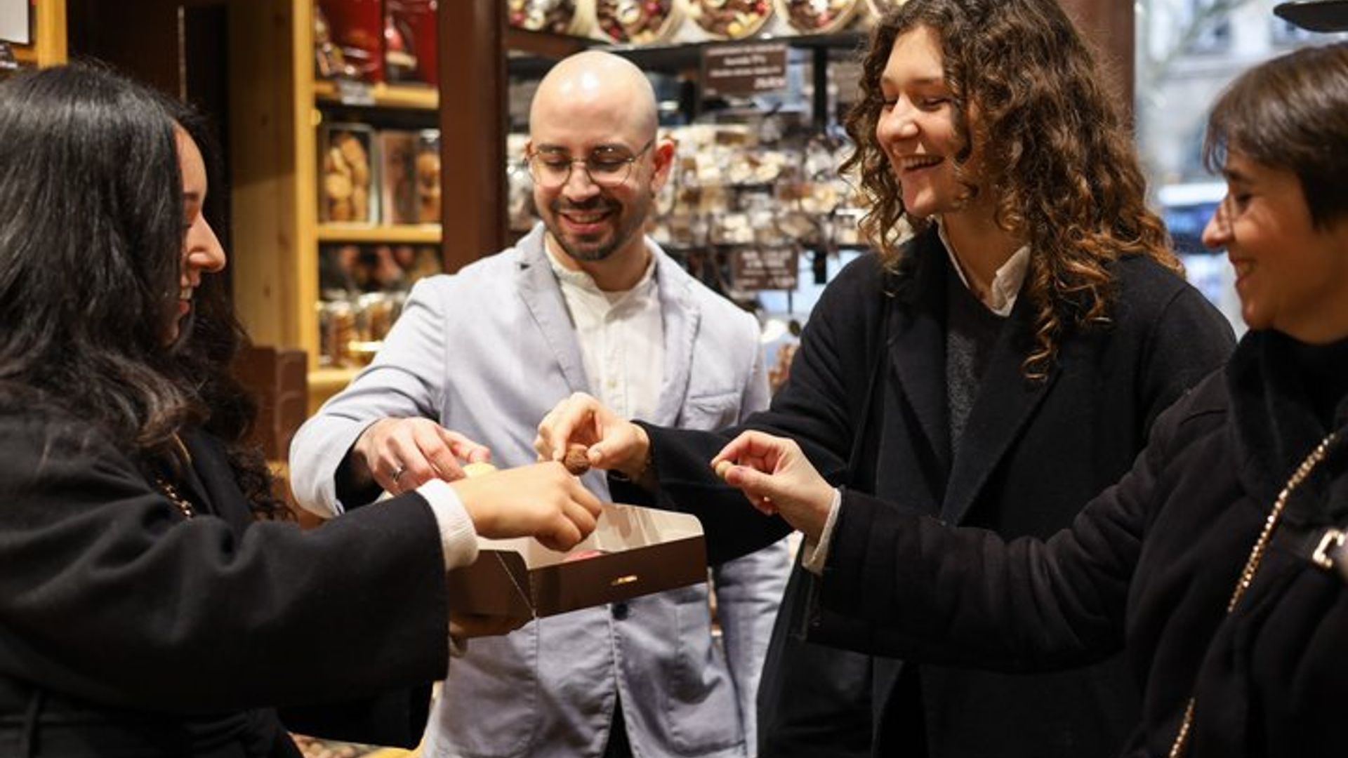 Paris French Sweets Tasting Tour with Pastries and Chocolates