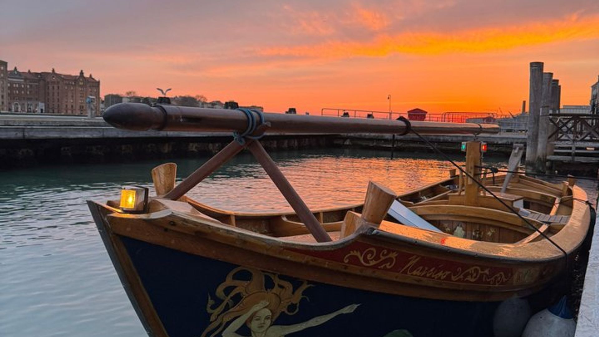 Venice : Magic at Sunset by Vintage Boat (Small Group)