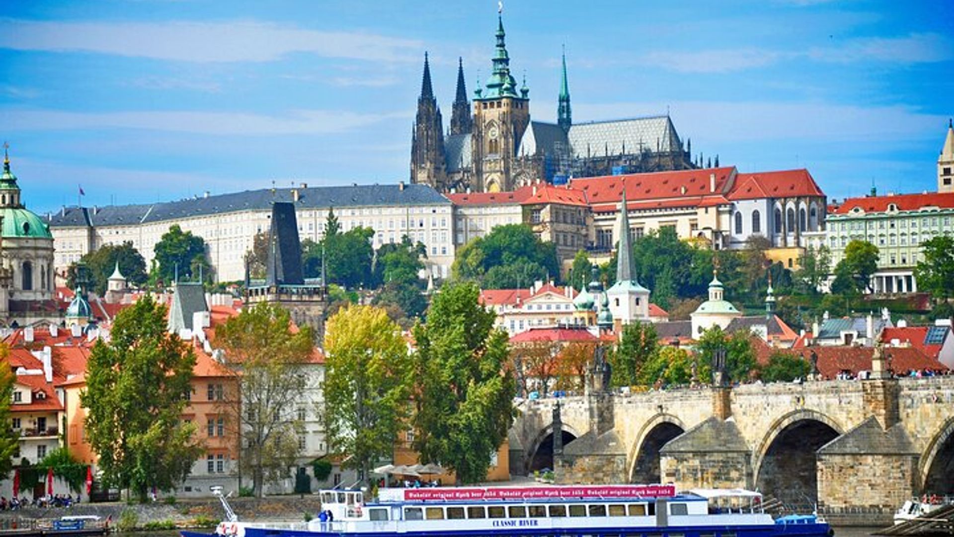 Prague Half-Day Tour Including Vltava River Cruise with Guide