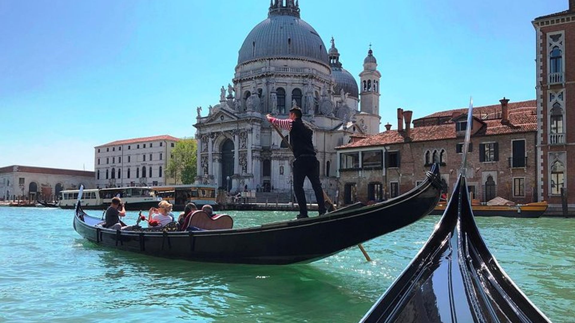 Venice: St. Mark's Basilica Group Tour and Gondola Ride
