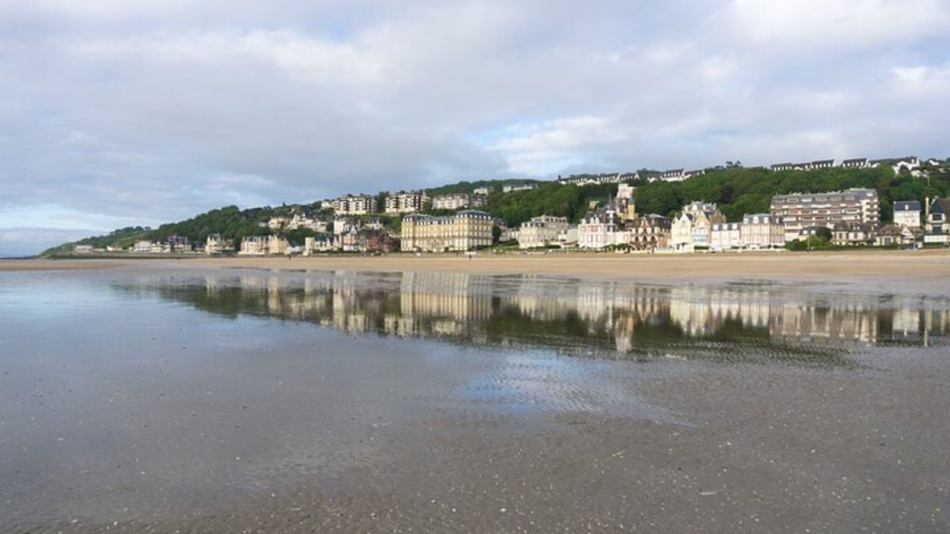Deauville: visita a pie audioguiada de 2 horas con 19 comentarios de audio