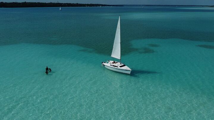 Private sailing tour of Bacalar Lagoon