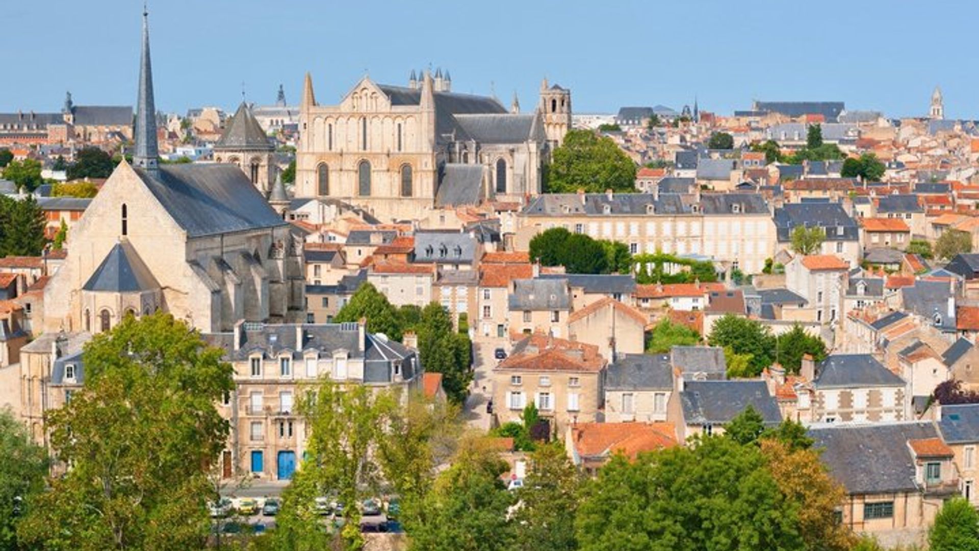 TOP Poitiers: Visita Guiada privada con tu móvil