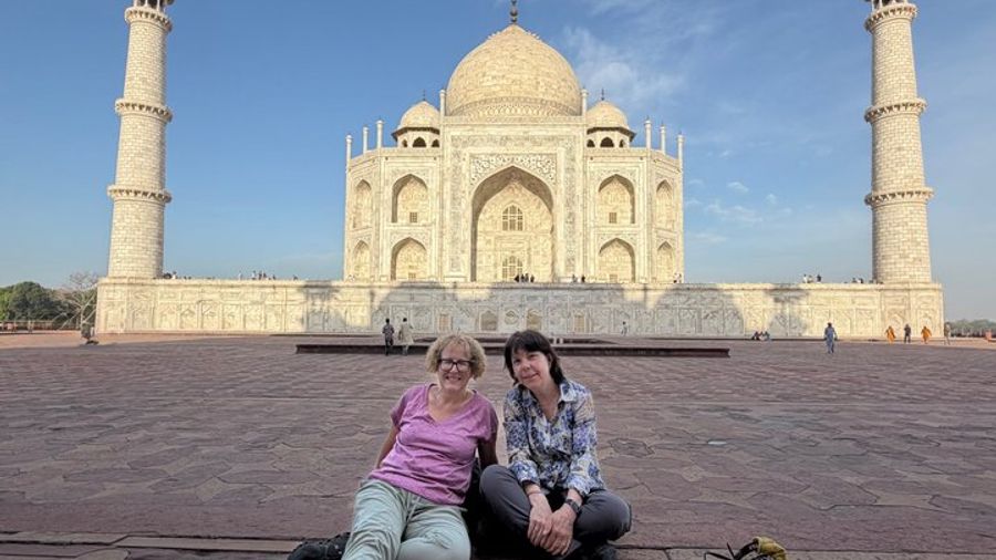 Taj Mahal skip the line luxury tour with guide