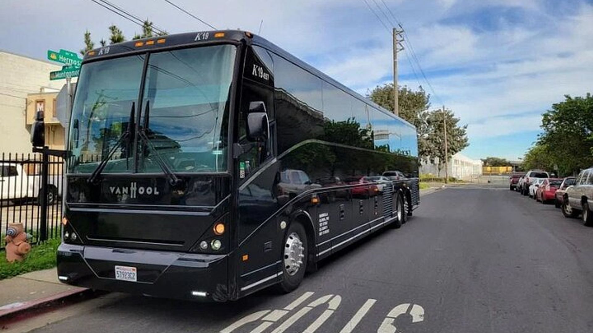San Francisco to Palisades Lake Tahoe Ski Bus image 1