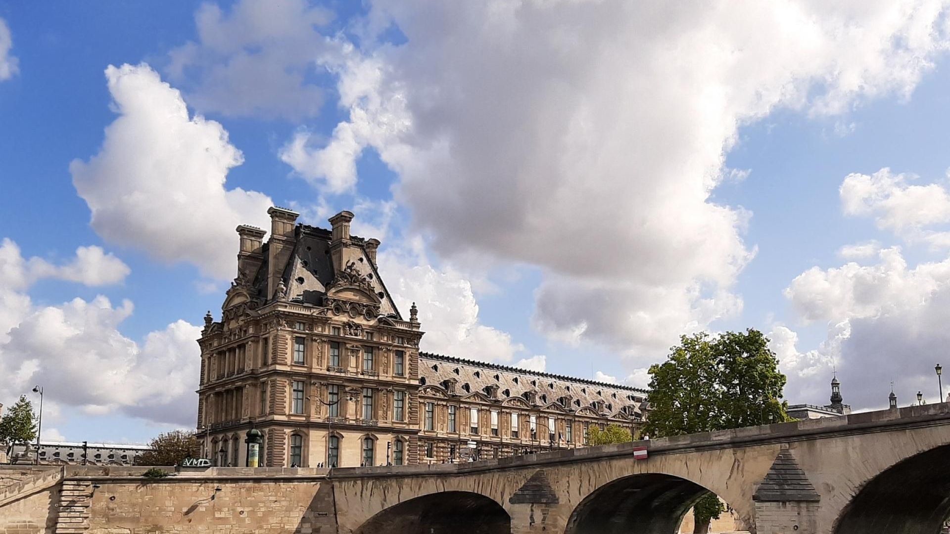 Louvre - Walk through masterpieces with reserved entry and Orsay museum ticket