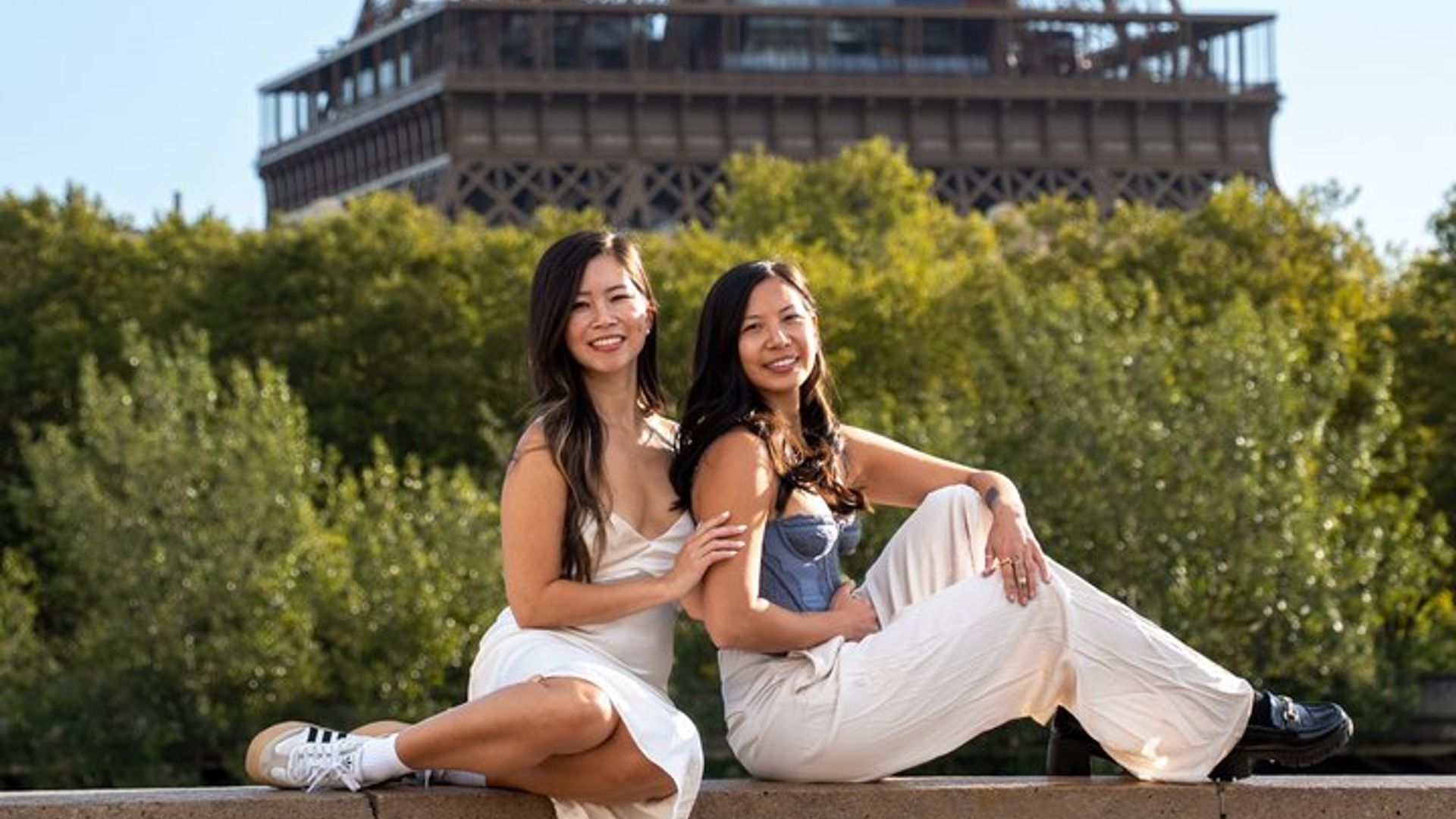 Photo Session in Paris - Photographer at the Eiffel Tower