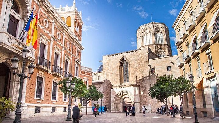 Essential Valencia and World Heritage Sites (English)