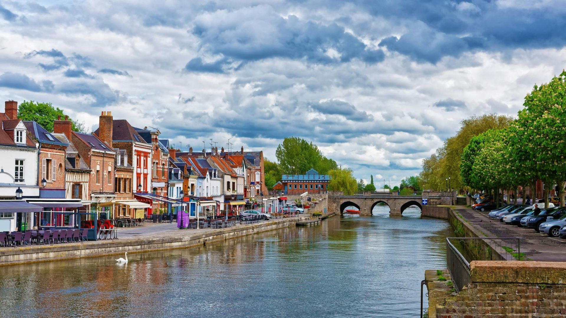 Amiens audio walking tour with monuments and canals