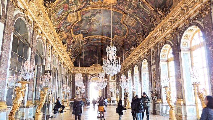 Versailles Palace Private Half Day Guided Tour including Hotel Pickup from Paris