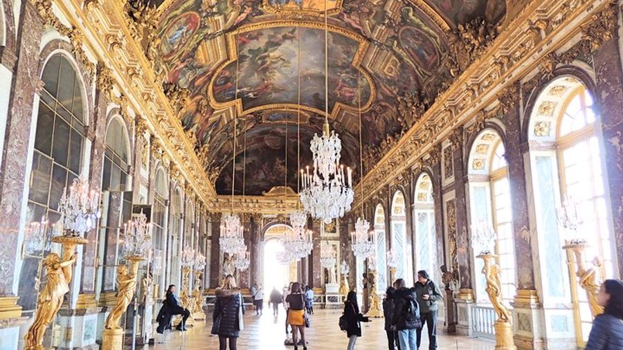 Versailles Palace Private Half Day Guided Tour including Hotel Pickup from Paris