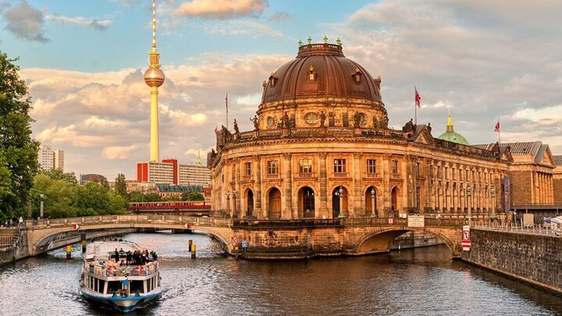 Berlin: Spree River City Highlights Sightseeing Boat Cruise