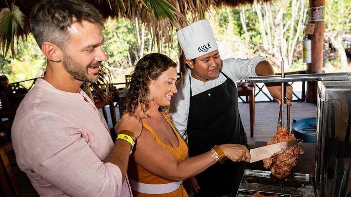 Cozumel: KUZÁ Beach Taco Cooking Class & Beach Day