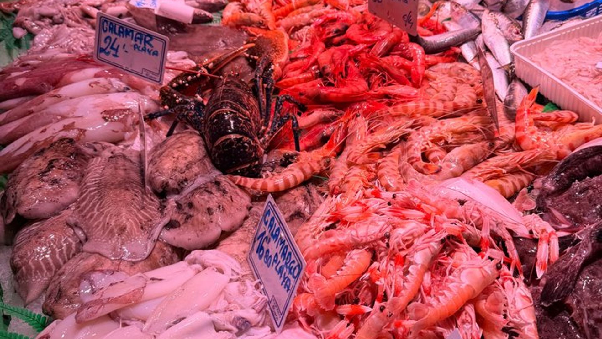 Barcelona: Private Food Tasting and Shopping Tour