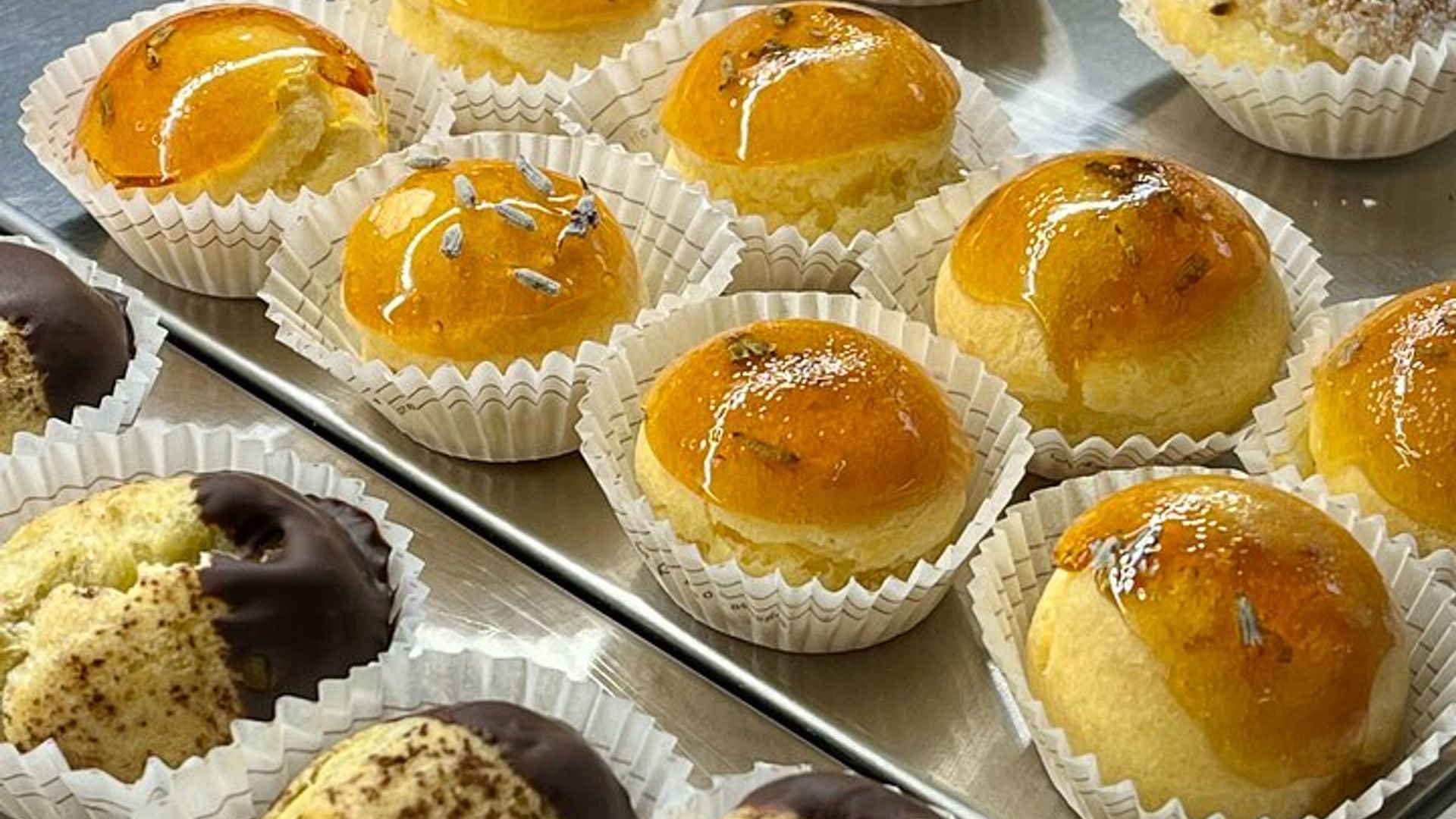 Berlin Street Food & Cultural Walking Tour in Prenzlauer Berg