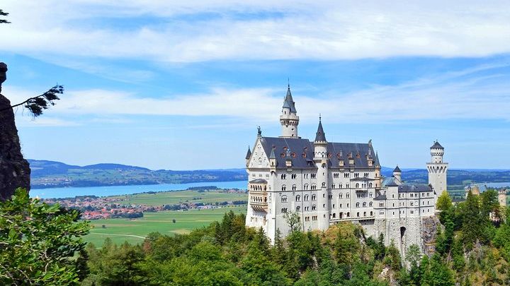 VIP Daytrip Neuschwanstein, Linderhof and Grotto from Munich