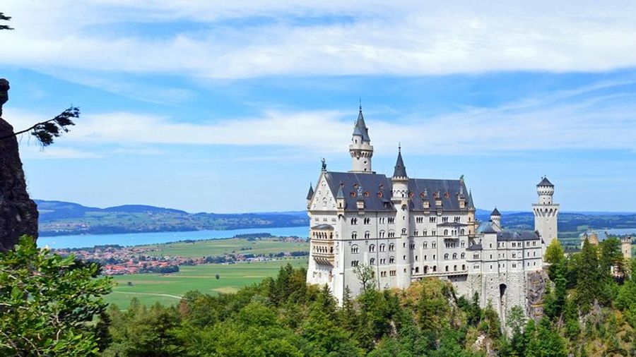 VIP Daytrip Neuschwanstein, Linderhof and Grotto from Munich