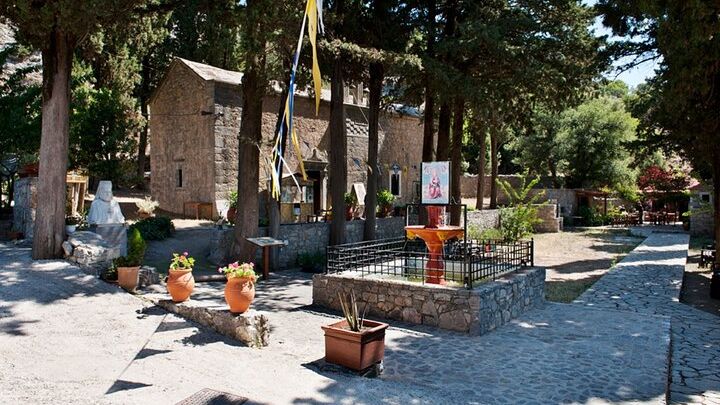 Knossos Palace, Lassithi, and Cave of Zeus Group Tour