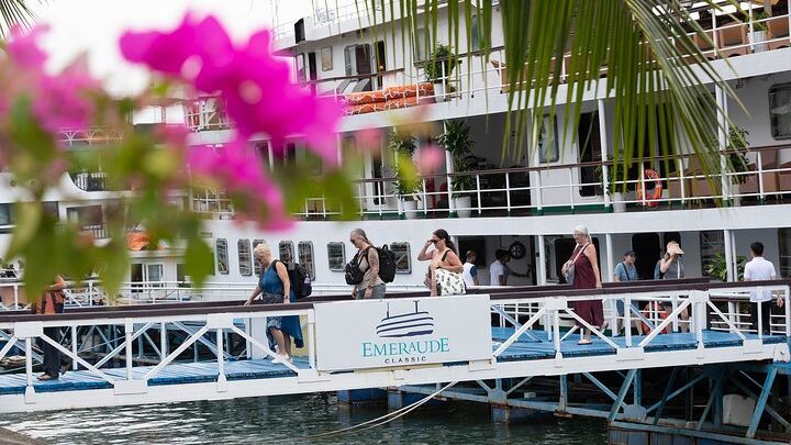 Emeraude Cruise 2 days 1 night Ha Long Bay Tour