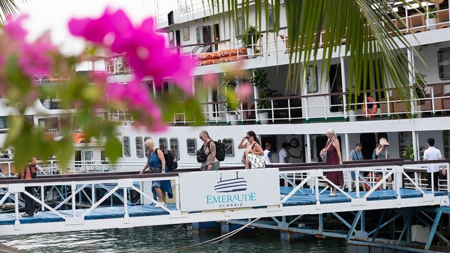 Emeraude Cruise 2 days 1 night Ha Long Bay Tour