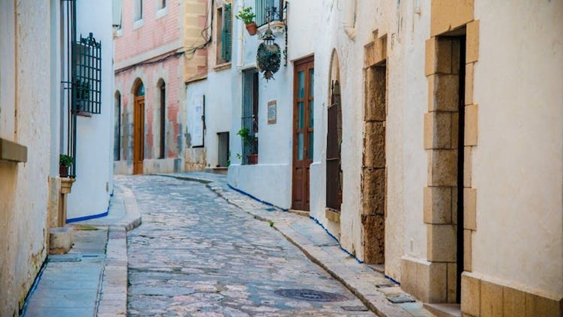 Self-guided audio tour through the history of medieval Barcelona