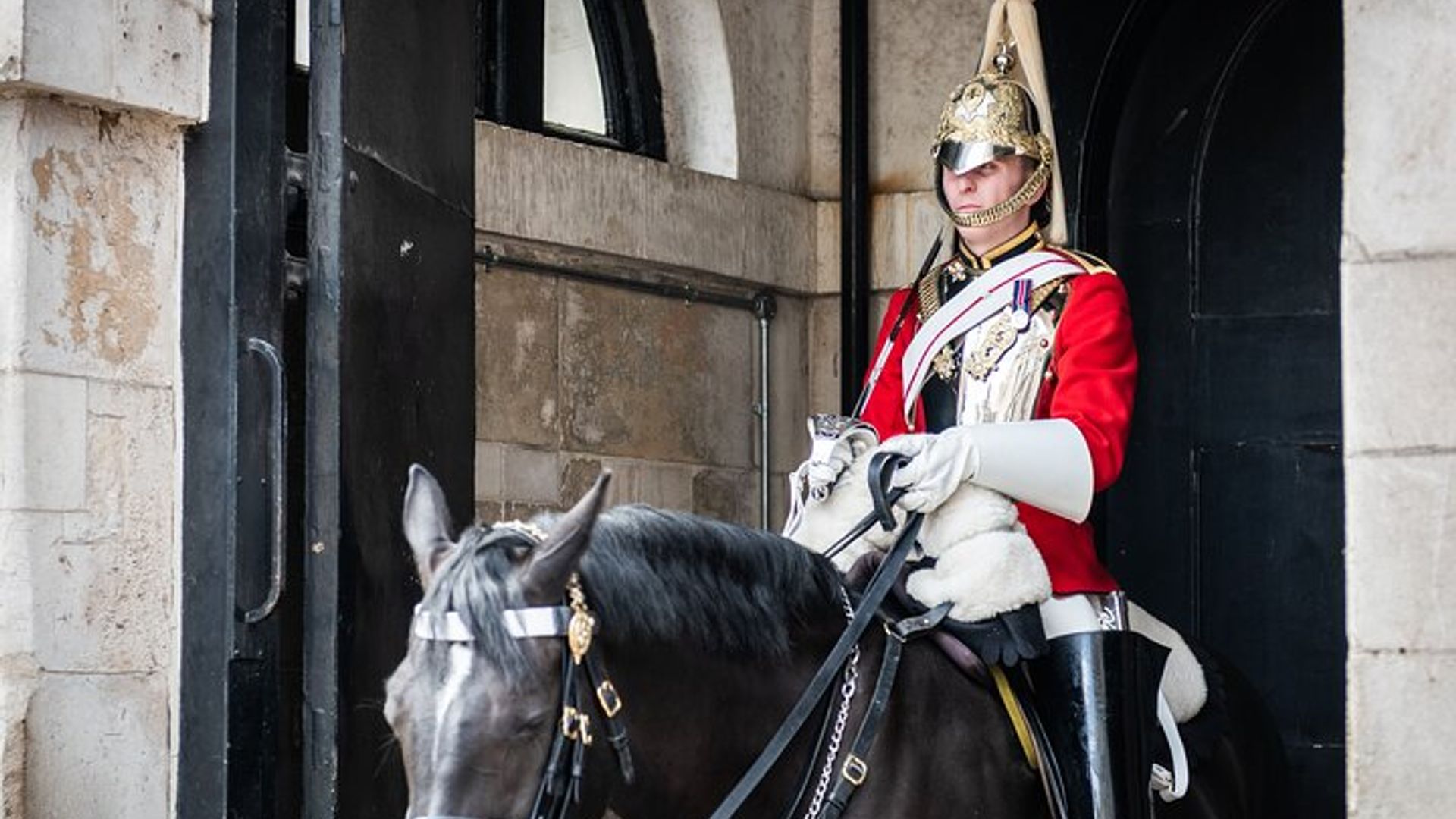 London Palaces and Parliament Half-Day Walking Tour image 2