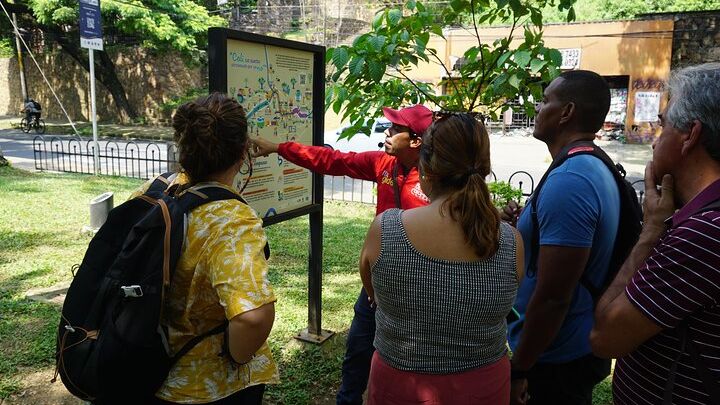 Cali: Historic Center Small-Group Walking Tour