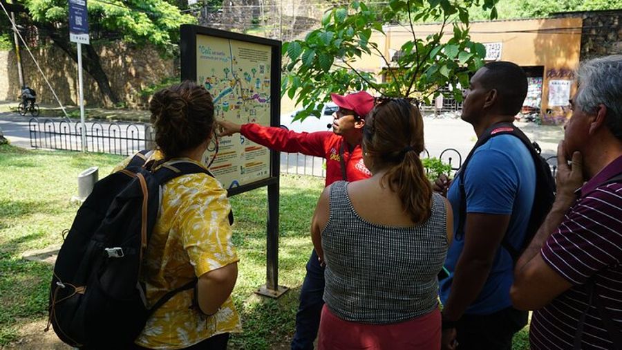 Cali: Historic Center Small-Group Walking Tour
