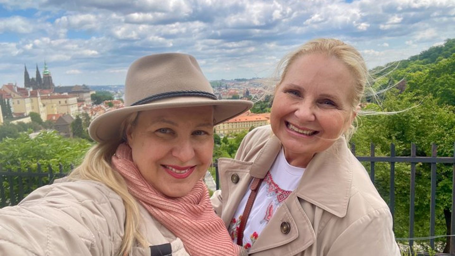 Prague Hidden Highlights Small-Group Tour With Cruise, Drink