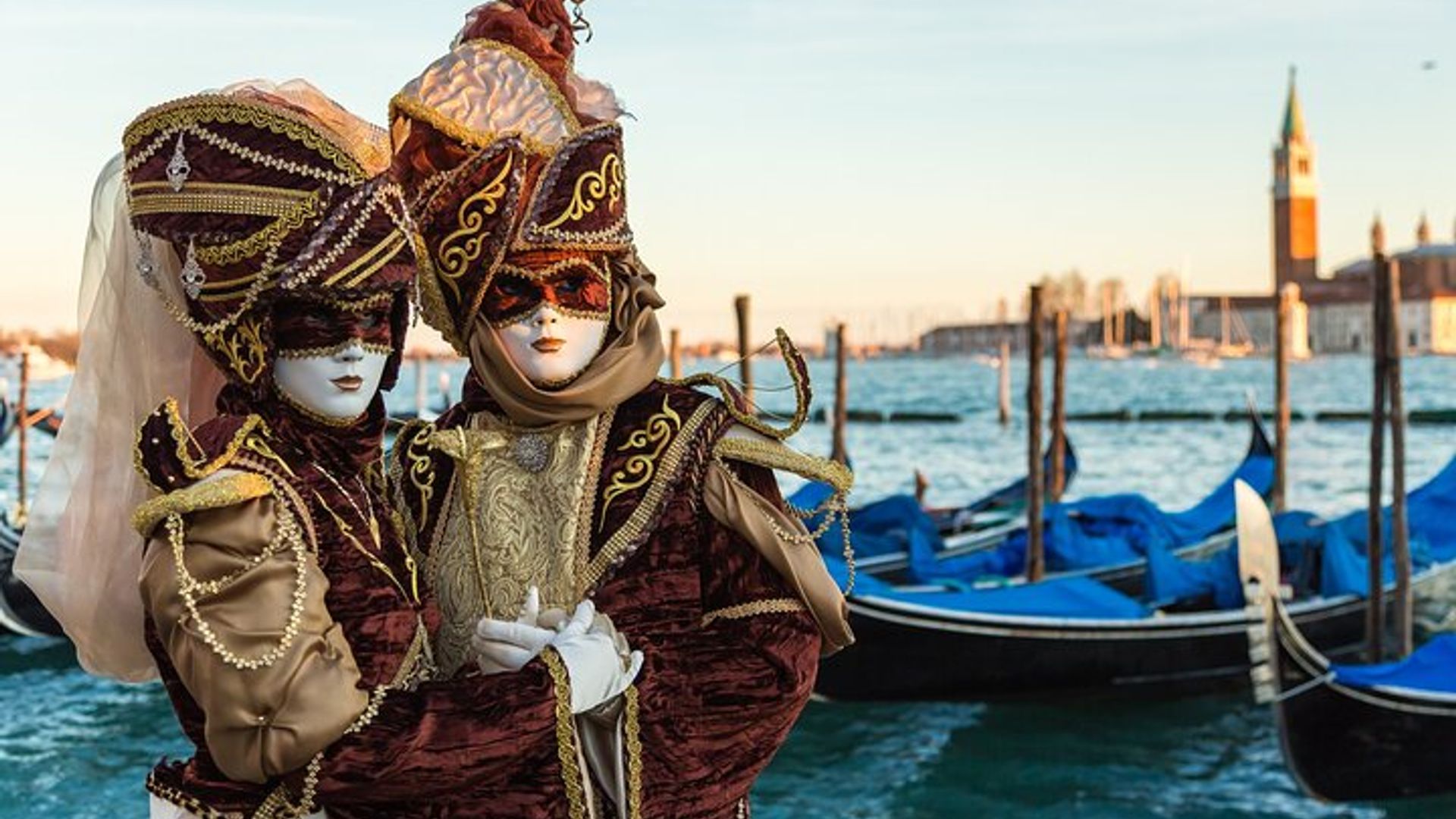 Venice Private Gondola Ride: Explore Hidden Canals and Sights